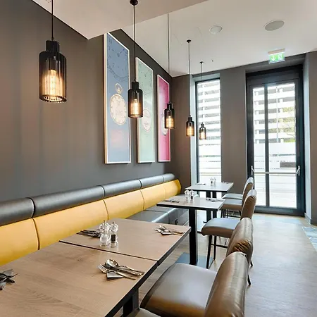Premier Inn Berlin Alexanderplatz-2