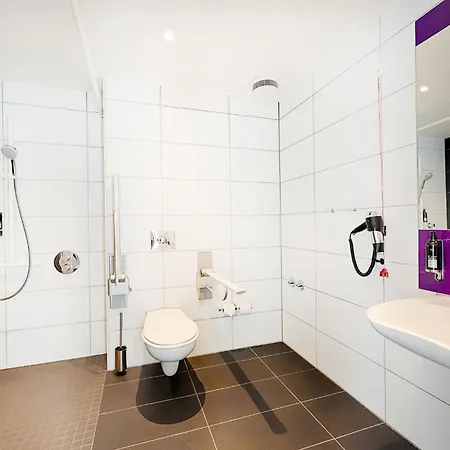 Premier Inn Berlin Alexanderplatz-2